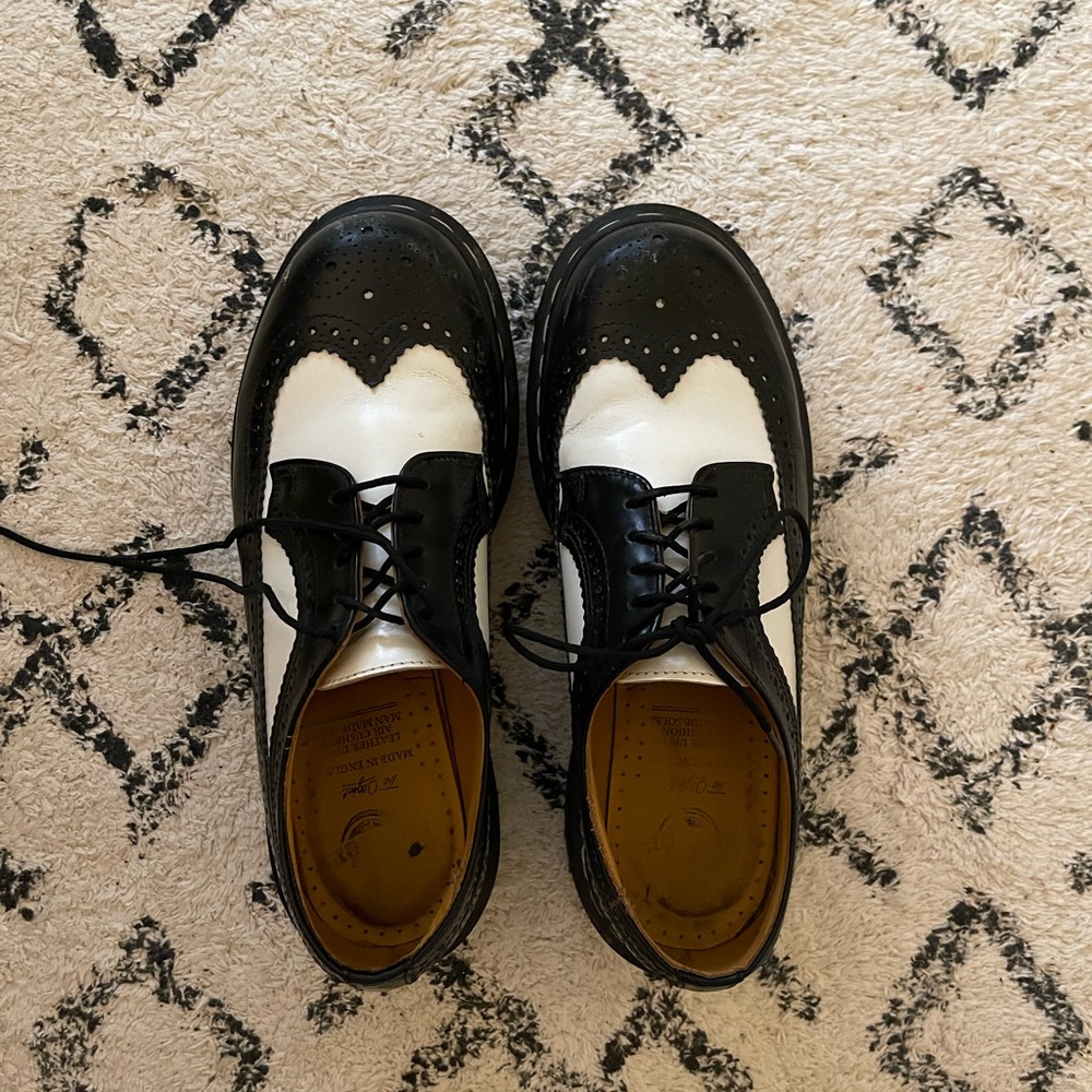Bex smooth leather brogue Dr. martens shoe